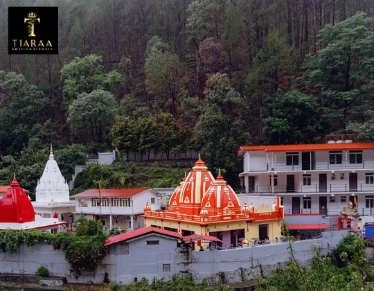 Top Hotels Near Kainchi Dham for a Peaceful and Comfortable Stay